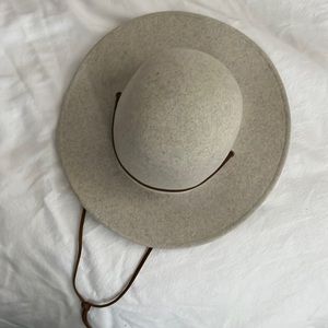 Gray Brixton large hat, in great condition worn once